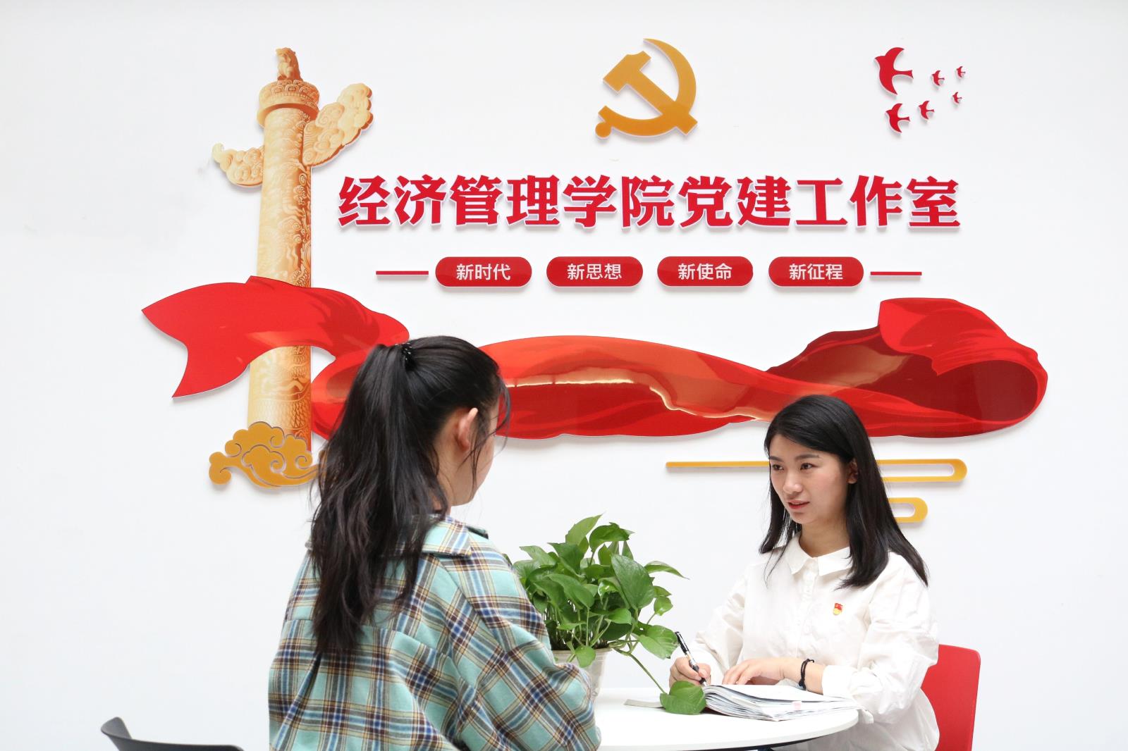 生活照（江苏逐梦国际pg技术学院王甜甜）.jpg